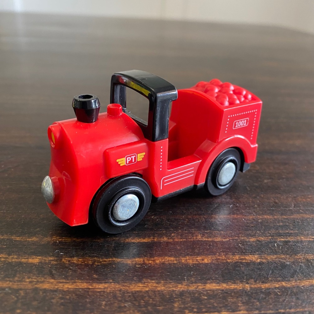 Red Steam Engine Train Toy Magnetic Connector Railway Kids Toy